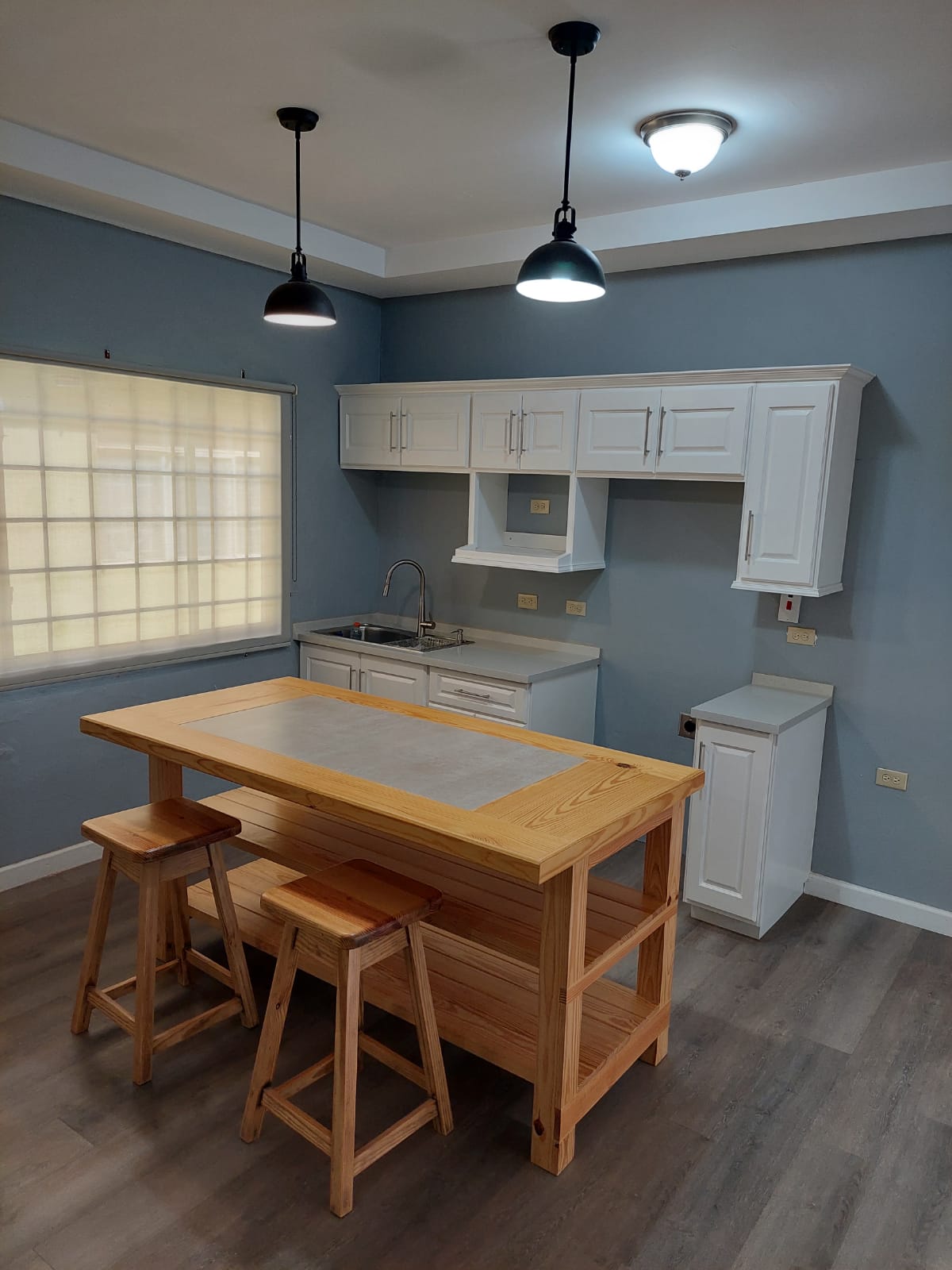 Crisp and Clean  Woodbrook  Ap..