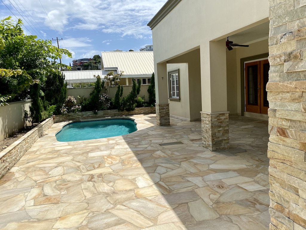 35 Western Circle, Westmooring..