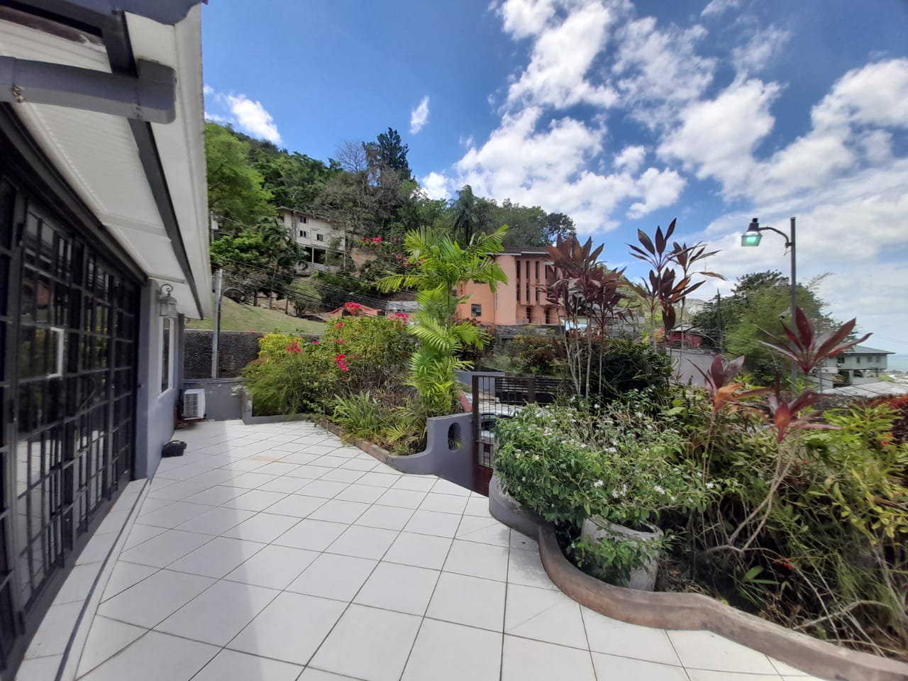 FOR SALE: GLENCOE, LA BELLE HO..