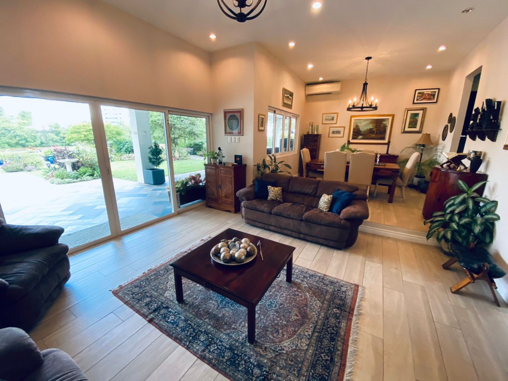 Westmoorings South, On the Riv..