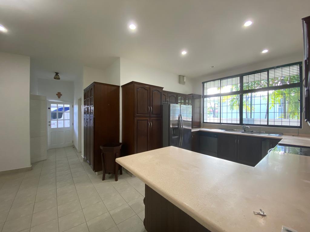 Western Circle, Westmoorings f..