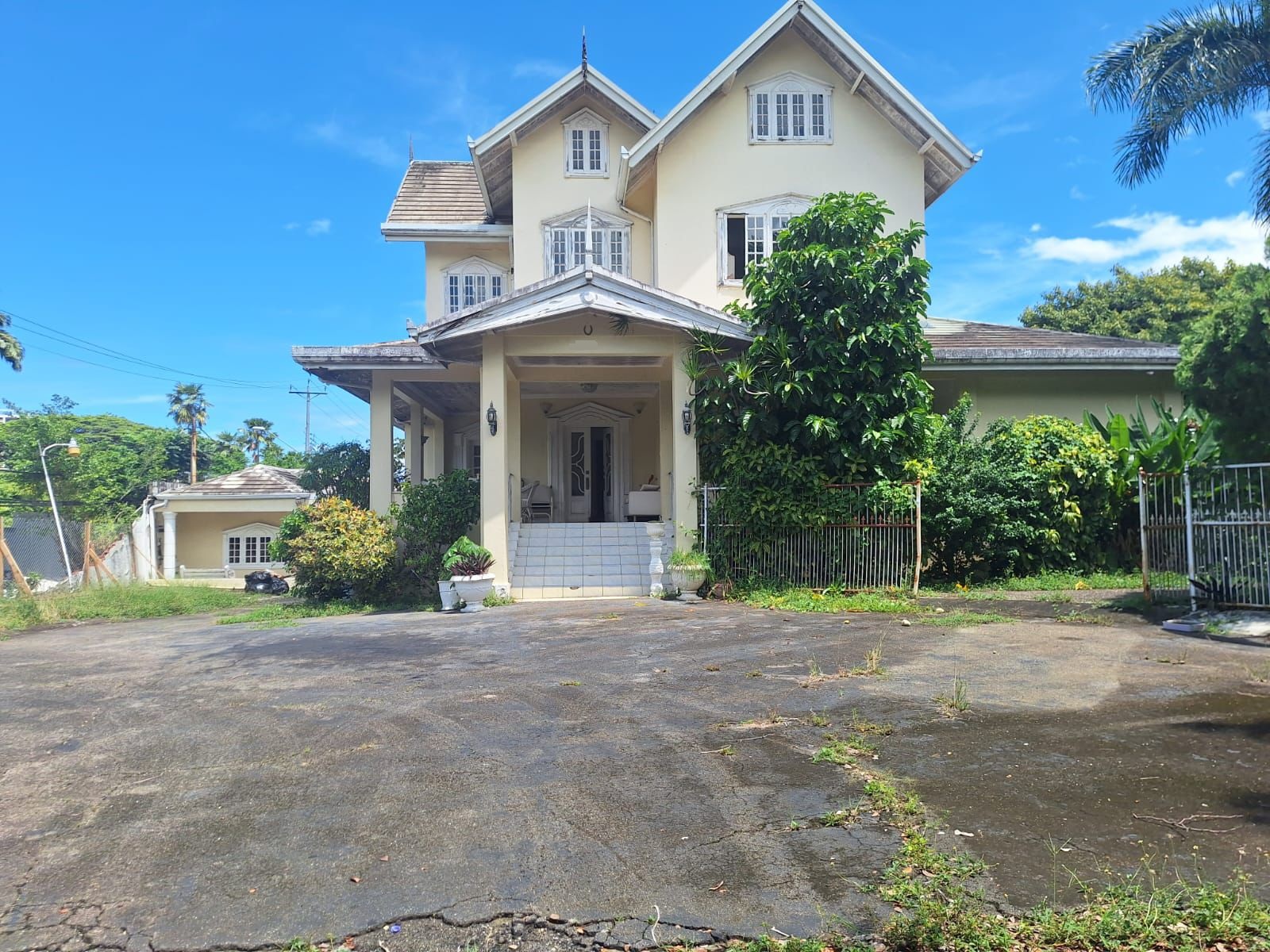 House in St. Clair for Sale