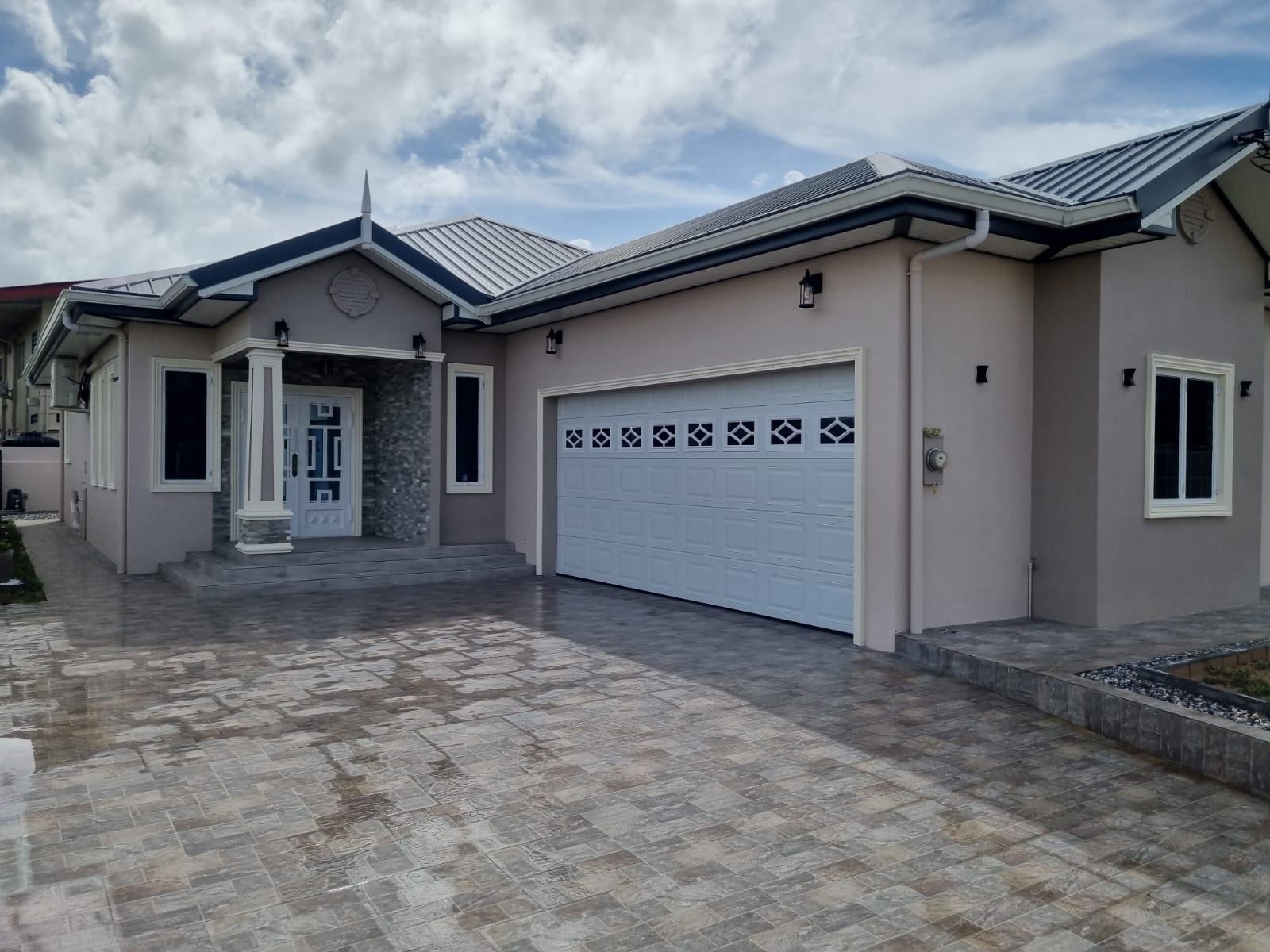 Chaguanas Luxury Flat House fo..