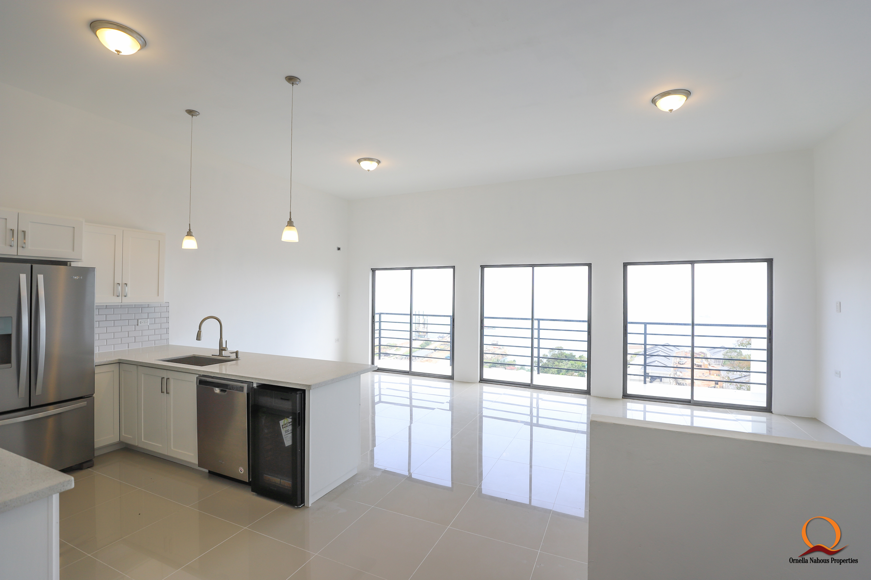 SANORA PARK TRI LEVEL TOWNHOUS..