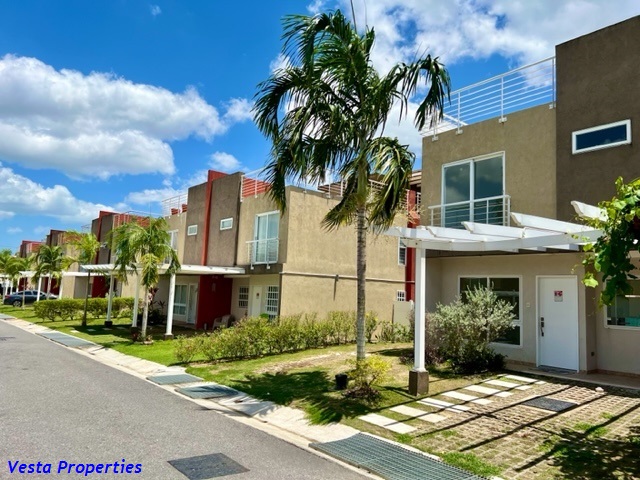 Modern 3 Bedroom Townhouse - M..