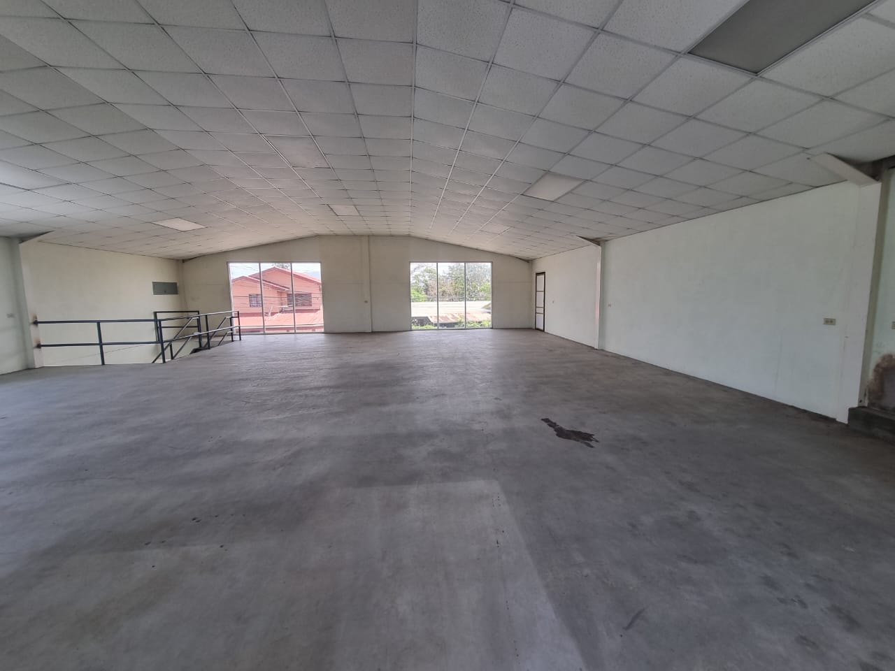Upstairs Commercial Space for ..
