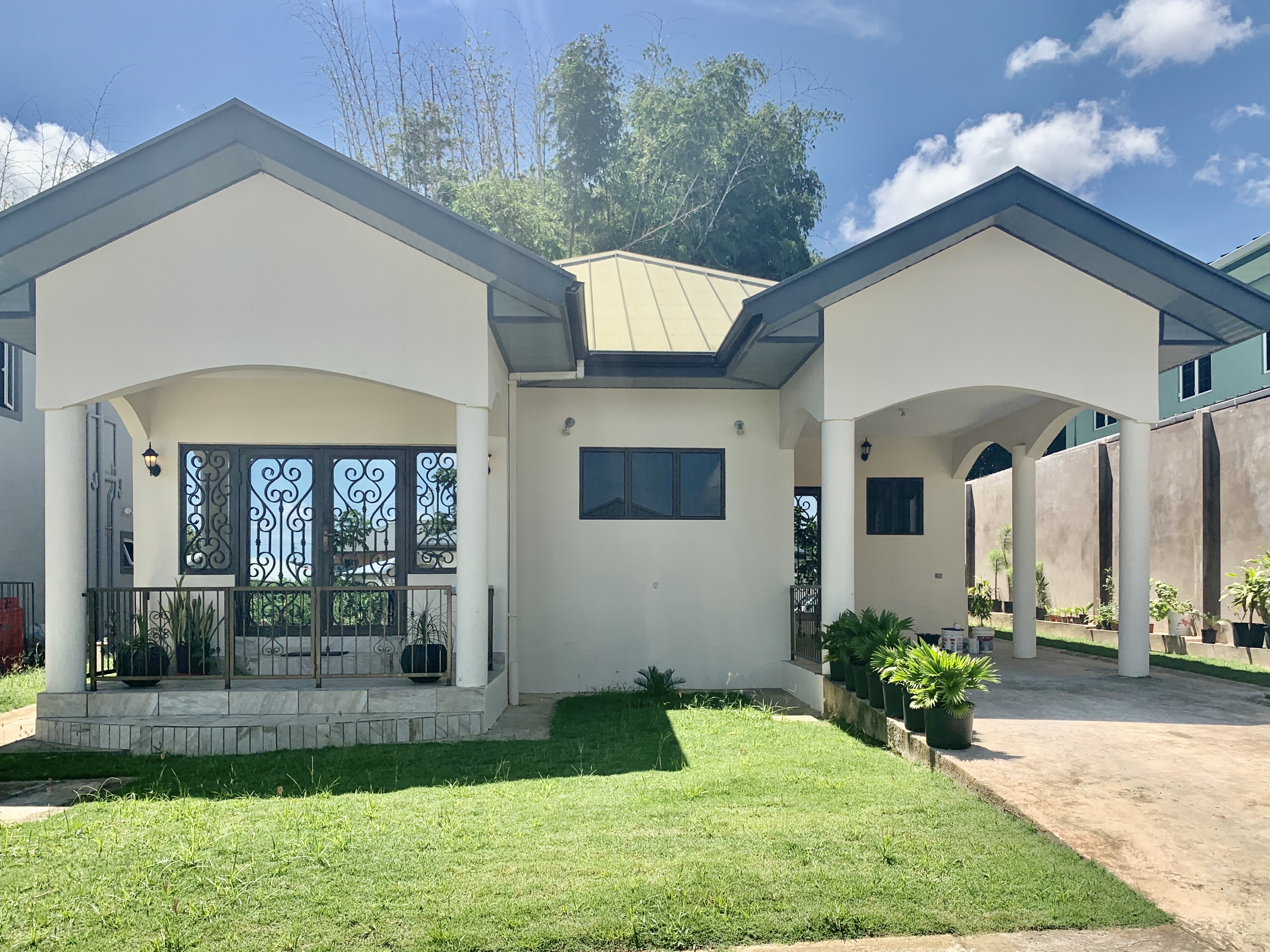 SEMI FURNISHED MODERN 3 BEDROO..