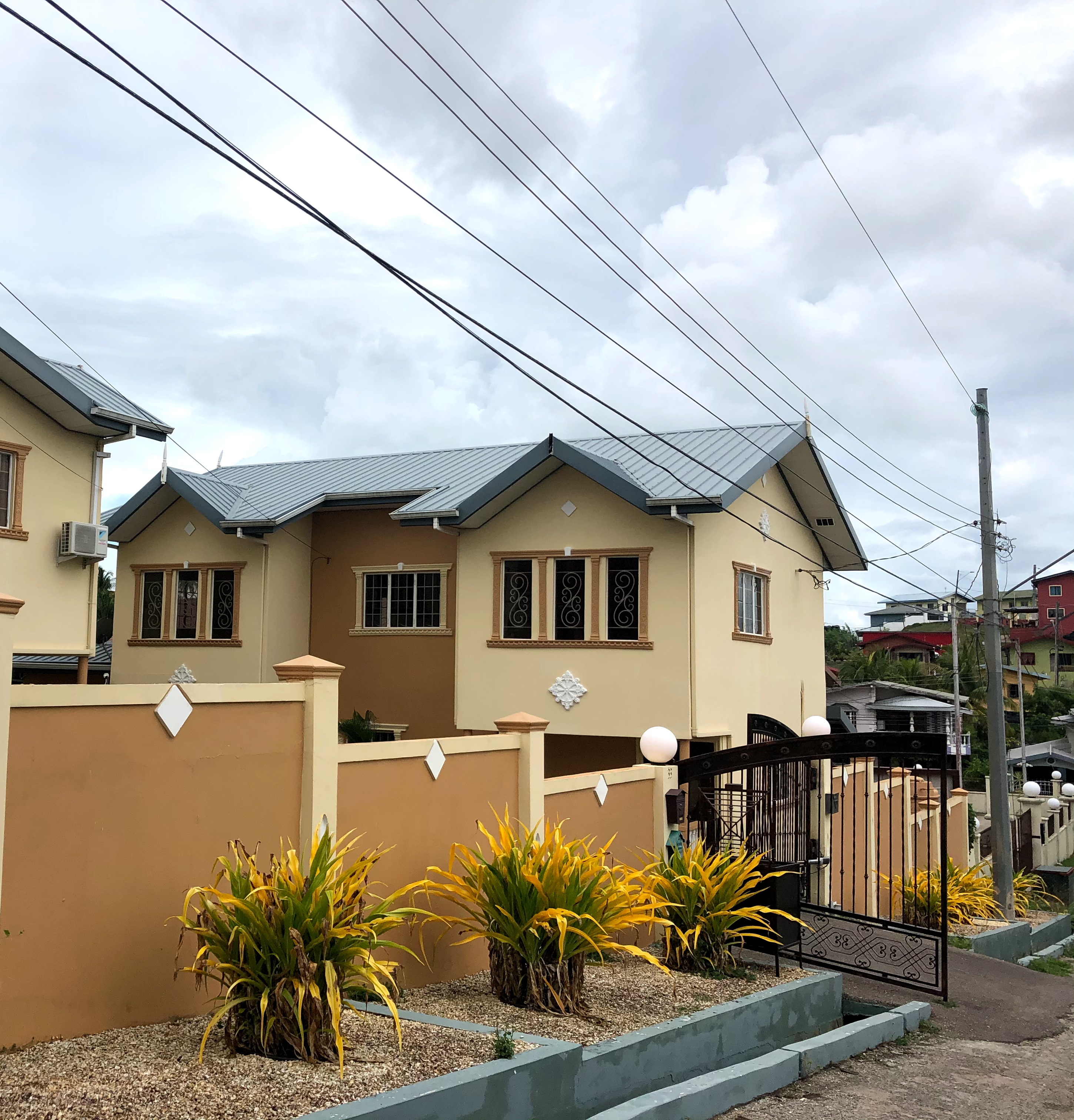 DUNCAN VLG DUPLEX FOR SALE!