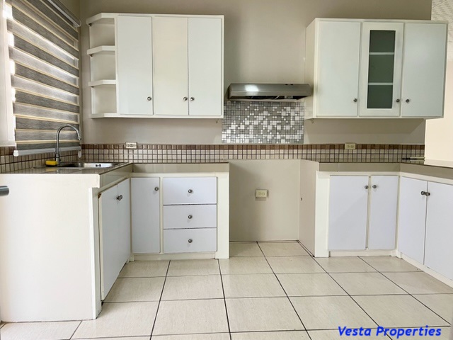 Lovely 3 Bedroom Apartment - A..