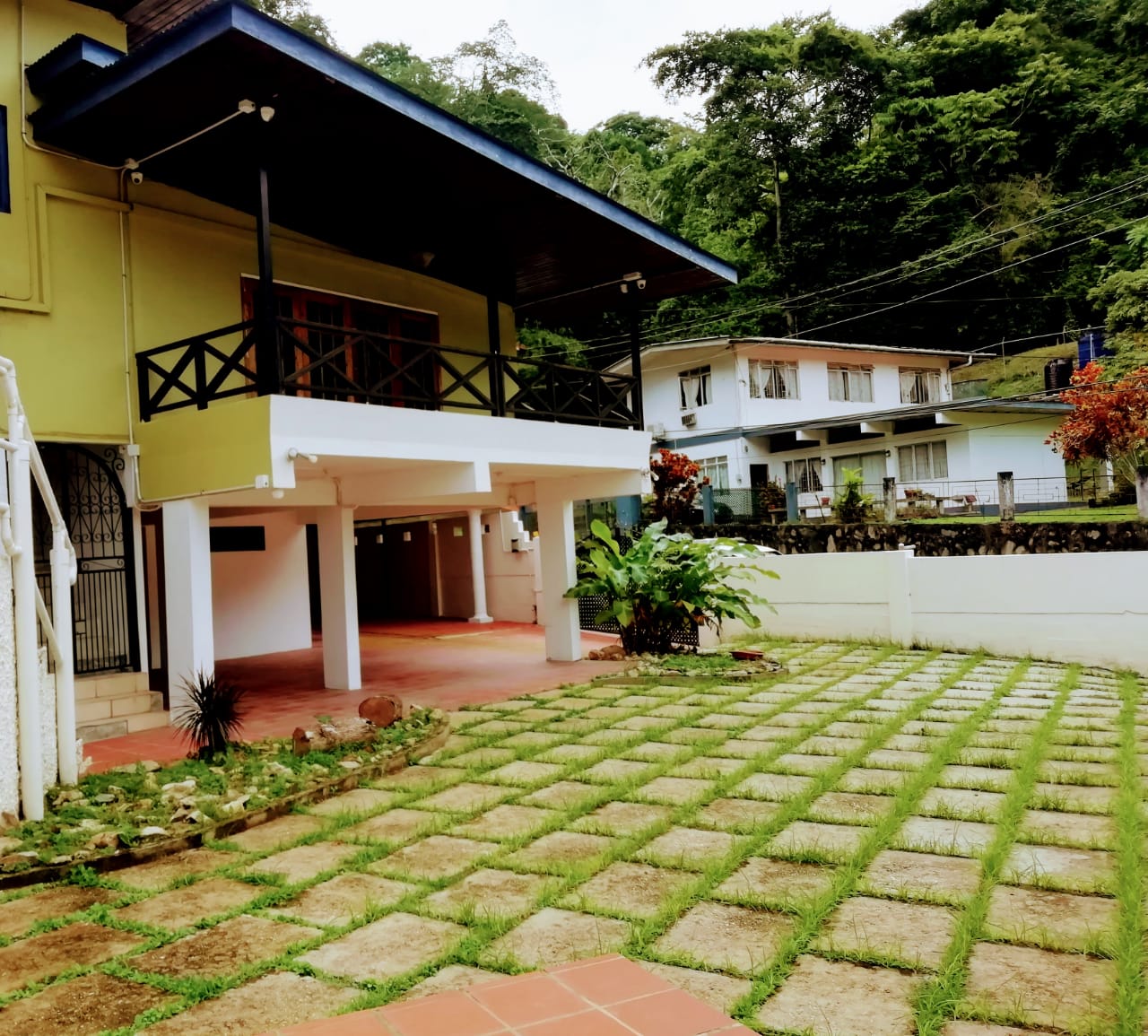 Grapefruit Crescent Drive, Per..