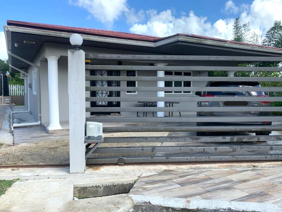 FOR RENT: ARIMA, RIVERSIDE COU..