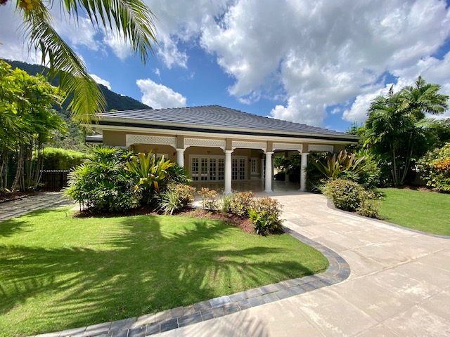 EXECUTIVE HOME FOR SALE, 3 –..