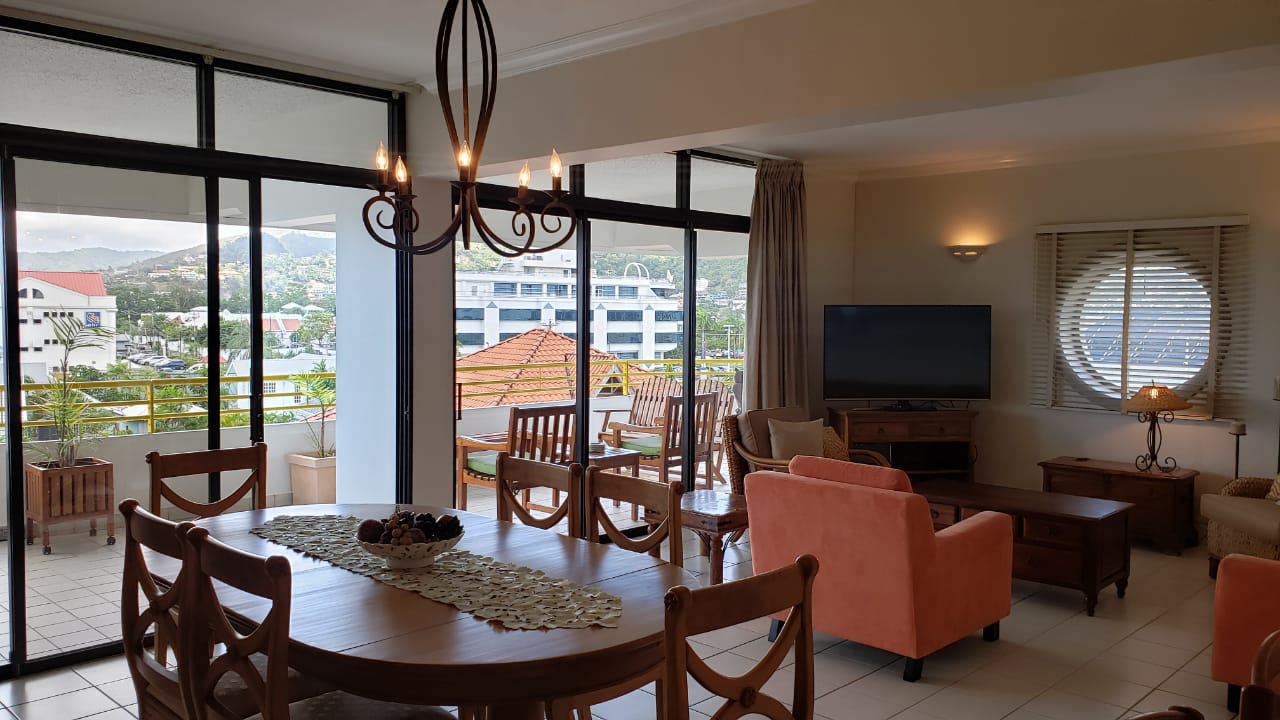 FULLY FURNISHED & EQUIPPED 3 B..