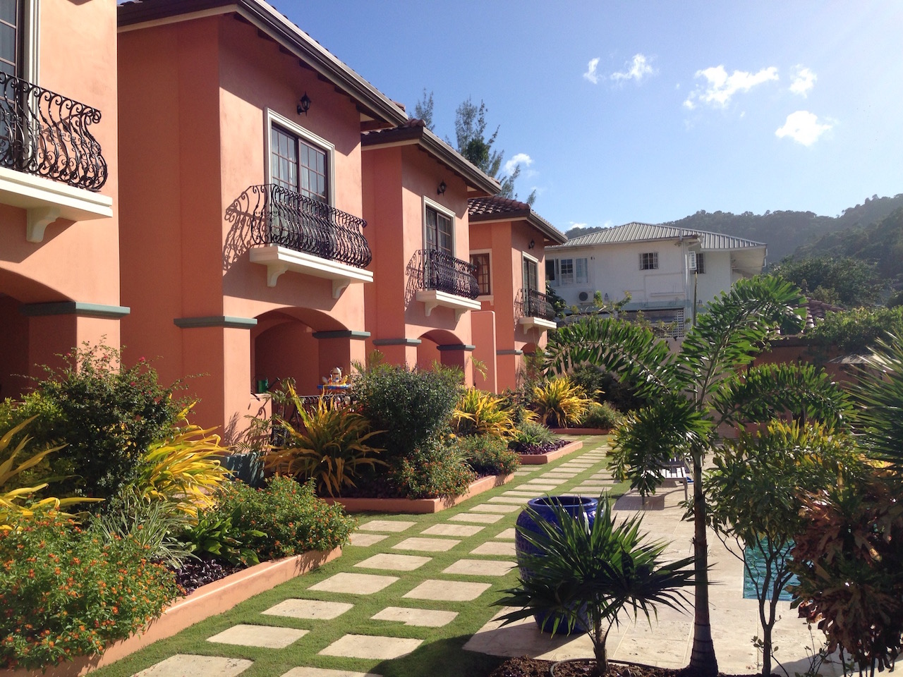 Cascada Villas, Cascade